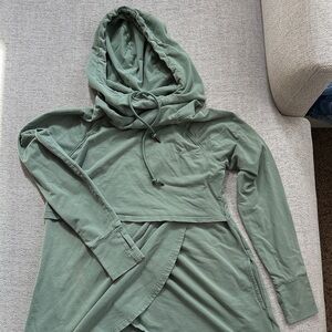 Latched Mama Nursing Lightweight Sweatshirt with Pockets